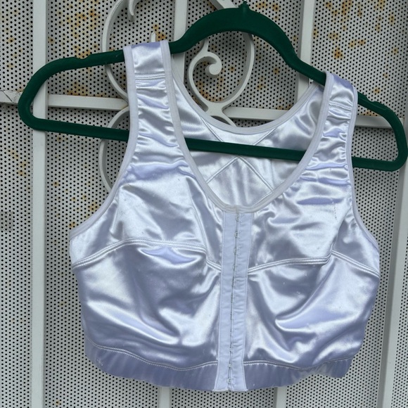 ENELL sports bra 2 bust 38-42" rib cage 33-35".  11 hook in front wireless white - Picture 2 of 10